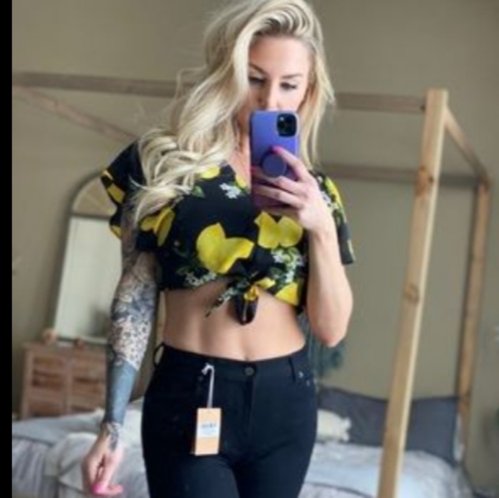 She+ Sky Lemon Print crop top size Medium